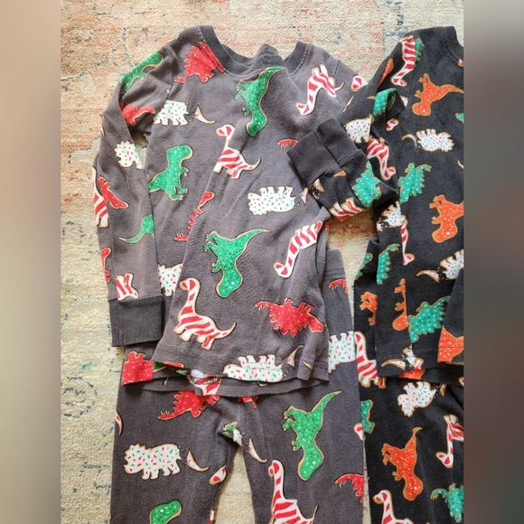 Kids Dinosaur Pajama Set Size 4t - Picture 2 of 6
